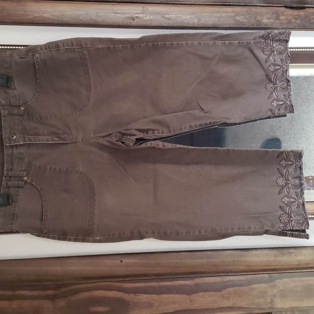 Gloria Vanderbilt capri pants